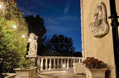 Sherman Oaks Villa | LA Pool & Rooftop Estate – Valley Views – Sleeps 10 – Universal 10 min
