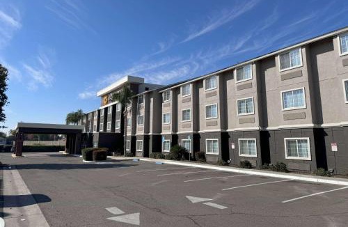 Tulare Hotel | La Quinta by Wyndham Tulare