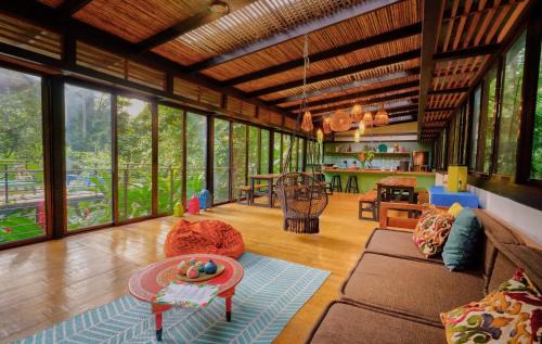 Cahuita Cabin | La Shamana - Ecological Concept in Jungle