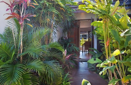 Broadbeach Waters House | La Vida Summary: The