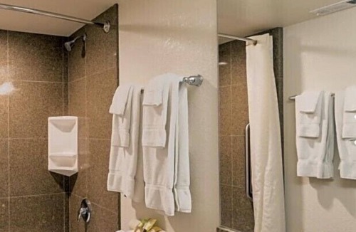Big Bear Lake Hotel | Lagonita Lodge Resort- Heated Indoor Pool & Spa - Game Room - On The Lake 3
