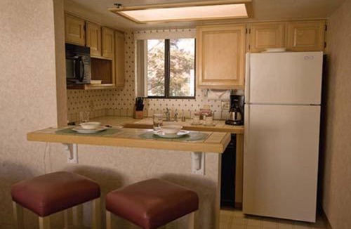 Big Bear Lake Hotel | Lagonita Lodge Resort- Heated Indoor Pool & Spa - Game Room - On The Lake 3
