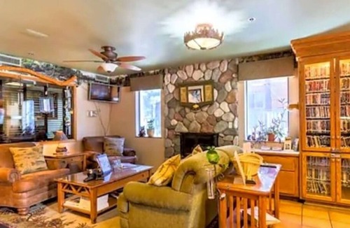 Big Bear Lake Hotel | Lagonita Lodge Resort- Heated Indoor Pool & Spa - Game Room - On The Lake 3