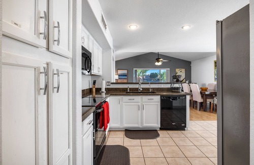 Arrowhead Lakes House | Lake House! Paddleboat, kayaks, fire pit, bikes, fish! fountain&mountain views!