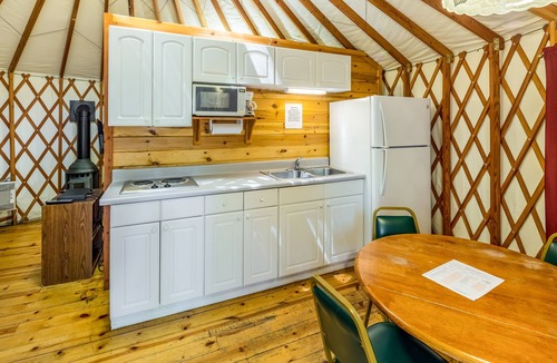 Oregon House Cabin | Lake of the Springs RV Resort