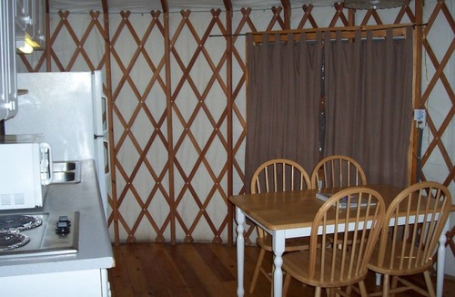 Oregon House Cabin | Lake of the Springs RV Resort