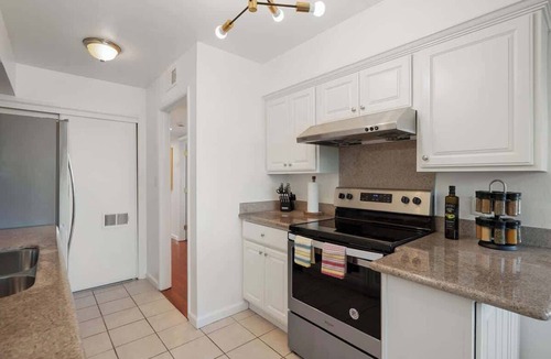 East San Mateo Apartment | Lakefront 3Beds/1.5Bath Retreat w/ Water Views Walk to Shops Near SF