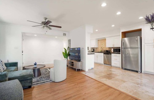 East San Mateo Apartment | Lakefront Lavender House 2BR w/ Water Views & Backyard Near SF