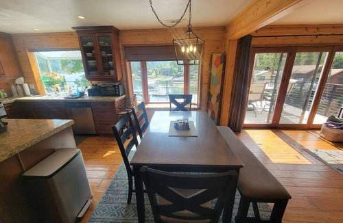 Bass Lake Cabin | Lakeside Cozy Cabin Close to Pines Village & 13 miles to Yosemite South Entrance