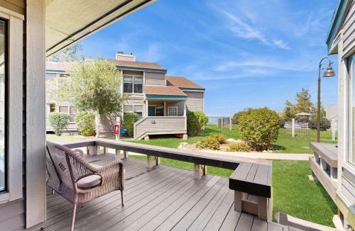 South Lake Tahoe House | Lakeside modern villa with fireplaces resort amenities grill WD & internet