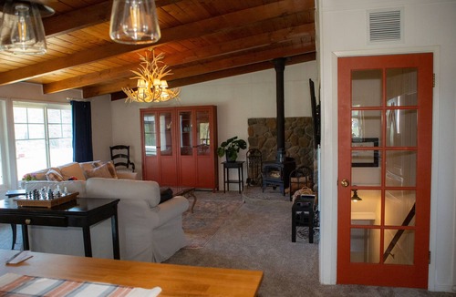 Julian House | Lakeview Cabin at Starbright Lodge