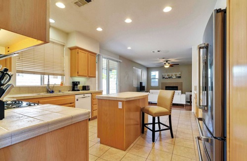 Lancaster House | Lancaster 4BR Gem｜Bright & Renovated｜Open Concept Living｜Generous Backyard#41390