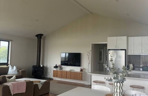 Venus Bay House | Lancaster Lodge. Pet Friendly Multi Family Retreat