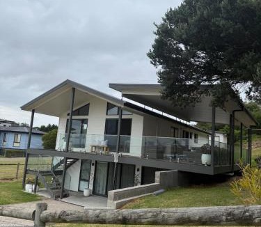 Venus Bay House | Lancaster Lodge. Pet Friendly Multi Family Retreat