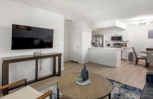 Las Vegas Apartment | Landing | Beautiful 1BD, Courtyard