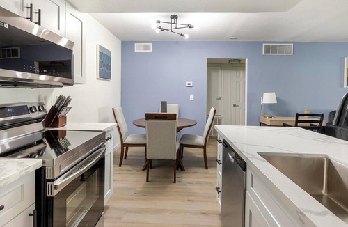 Las Vegas Apartment | Landing | Beautiful 1BD, Courtyard