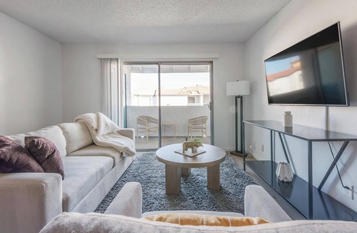 Las Vegas Apartment | Landing | Beautiful 2BD, Courtyard