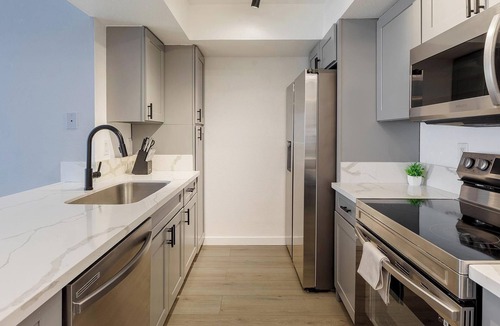 Las Vegas Apartment | Landing | Modern 1BD, Courtyard