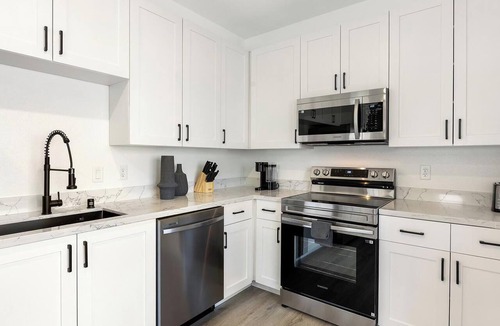 Las Vegas Apartment | Landing | Modern Studio, Pool, Gym