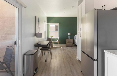 Las Vegas Apartment | Landing | Spectacular Studio, Gym, Clubhouse