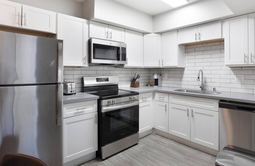 Rancho Oakey Apartment | Landing | Spectacular 1BD, Gym