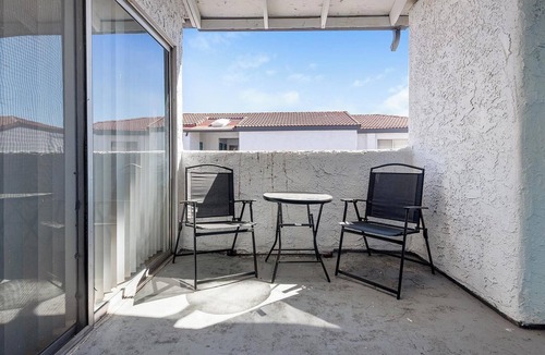 Las Vegas Apartment | Landing | Spectacular 1BD, Courtyard