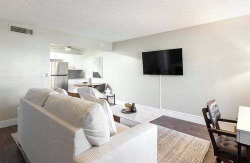 Rancho Oakey Apartment | Landing | Stylish 1BD, Gym