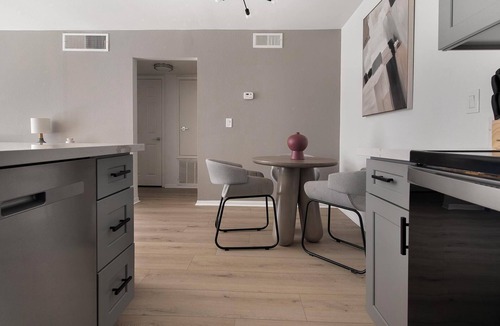 Las Vegas Apartment | Landing | Stylish 2BD, Courtyard