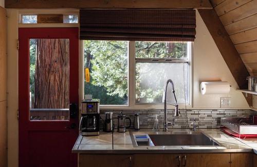 Idyllwild Cabin | Landmark Sunset Mag A-frame! 1/4 mile walk to town. Sundance spa, AC & pets ok. Mountain soul.