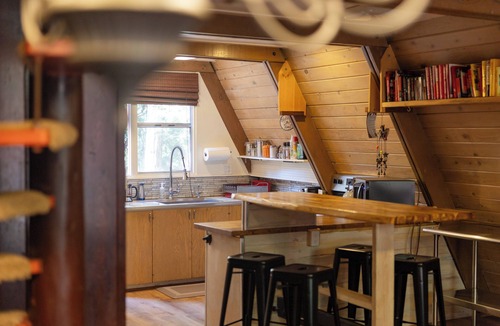 Idyllwild Cabin | Landmark Sunset Mag A-frame! 1/4 mile walk to town. Sundance spa, AC & pets ok. Mountain soul.
