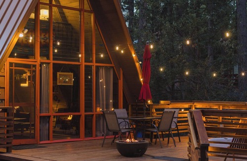 Idyllwild Cabin | Landmark Sunset Mag A-frame! 1/4 mile walk to town. Sundance spa, AC & pets ok. Mountain soul.