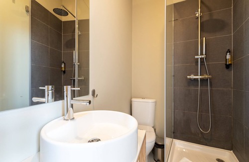 Santos Bed & Breakfast | Lapa Diplomatic Suite 2.1 by Feel Lisboa