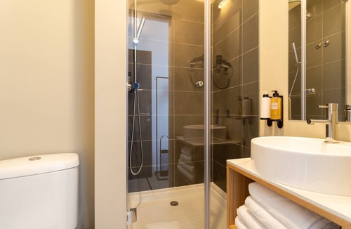 Santos Bed & Breakfast | Lapa Diplomatic Suite 2.2 by Feel Lisboa