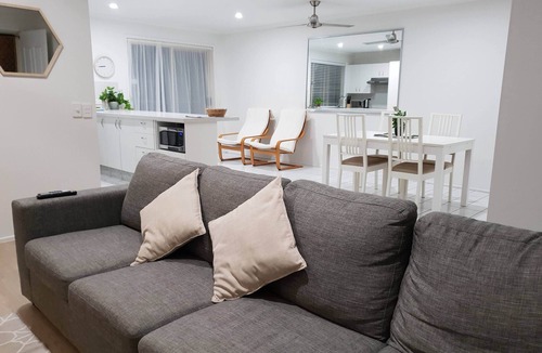 Labrador House | Large 2 bedroom house | Quiet, Central and Modern