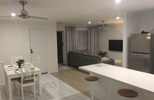 Labrador House | Large 2 bedroom house | Quiet, Central and Modern