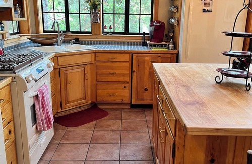 Long Barn Cabin | Large 5-bedroom cabin in Cold Springs w/WiFi near Dodge Ridge & Pinecrest Lake