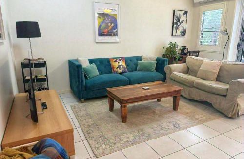Newmarket Apartment | Large and stylish Townhouse in chic area