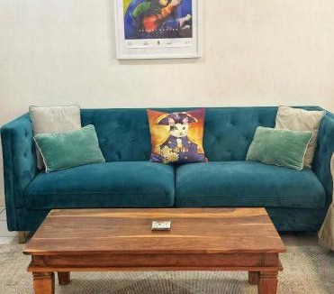Newmarket Apartment | Large and stylish Townhouse in chic area