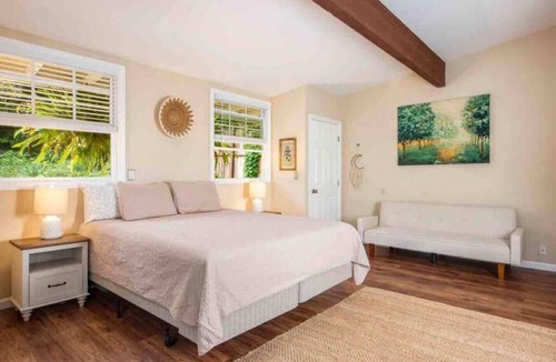 Hedgerow House | Large charming guest house close to Miramar.