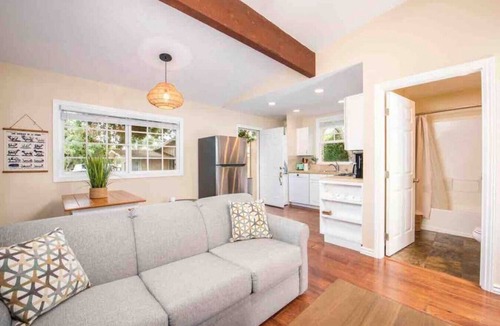 Hedgerow House | Large charming guest house close to Miramar.