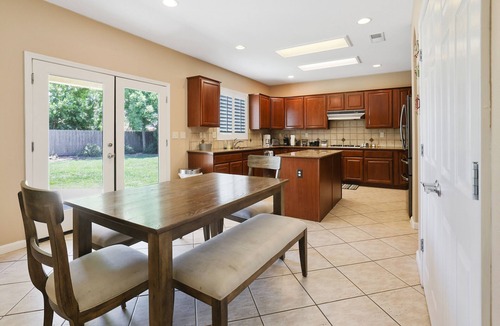 Visalia House | Large Family home near Sequoia National Park