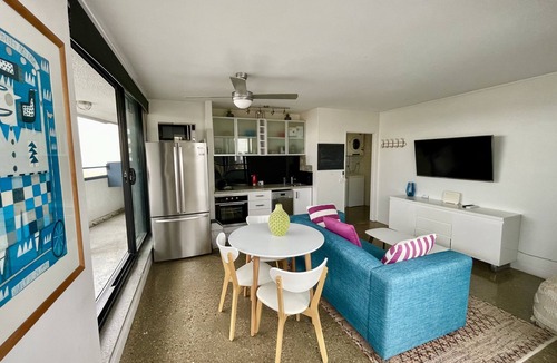 Spring Hill Apartment | Large Funky City Apartment