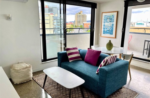 Spring Hill Apartment | Large Funky City Apartment