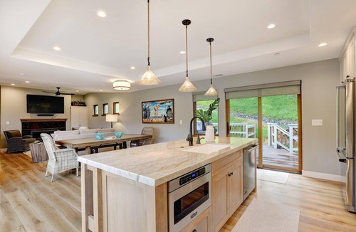 Avila Beach House | Large Home - A Wave From It All - Best of Avila - 5 Bdrm - sleeps 12