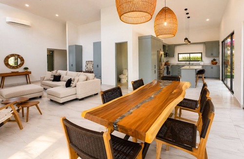Ballena House | Large Modern 3-BED house with pool, AC and WiFi in Uvita