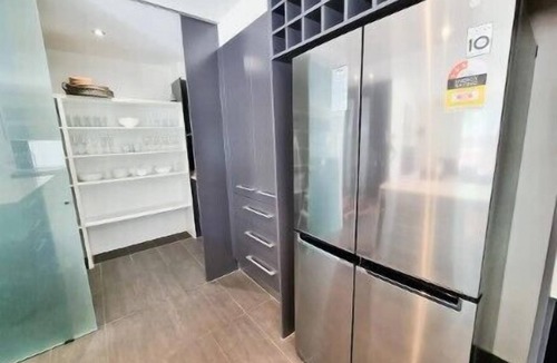 Surfers Paradise Villa | Large Surfer's Sanctuary 4 beds 4 bath and pool