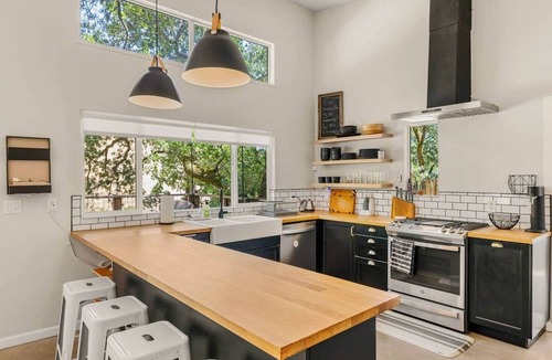 Cloverdale House | Lazy Coyote Ranch: 3bd 2ba, + pool on 42 acres