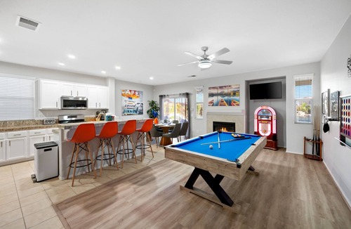 Coachella House | LAZY RIVER, mini WATERPARK, Slides, Basketball Ct, Firepit, Arcades, 6 Bedrooms