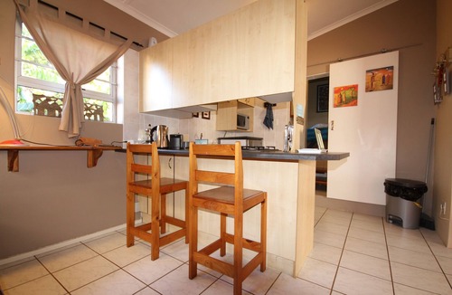 Wavecrest Cottage | Lazybay cottage set in a quiet garden in walking distance to the beach and shops