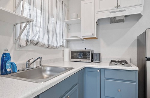 Modesto House | Le Petite Willow - Guesthouse